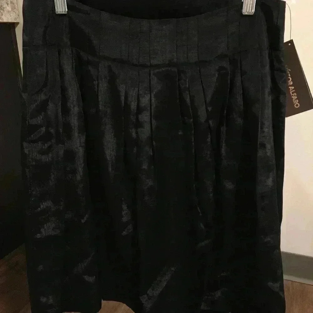 NWT Victor Alfaro $118 Black Pleated  Skirt Designer Size 8 Style VA2033